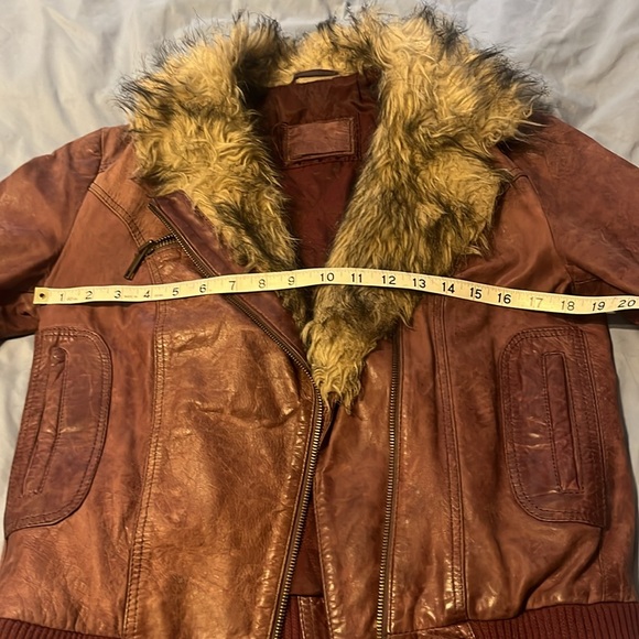 Lived in Bershaka Leather Jacket with Faux fur collar - Picture 5 of 15